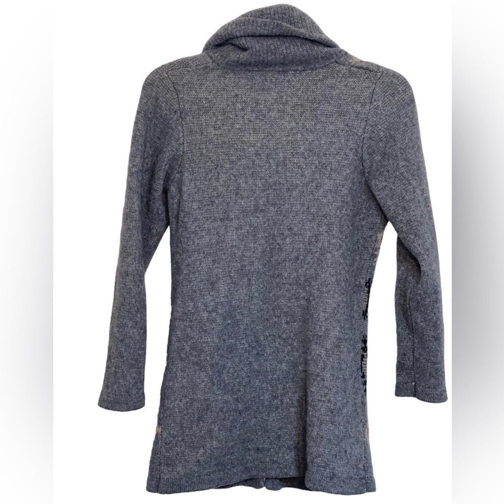 Woolrich full zip sweater / cardigan. Size medium Good to fair condition. - Picture 2 of 5